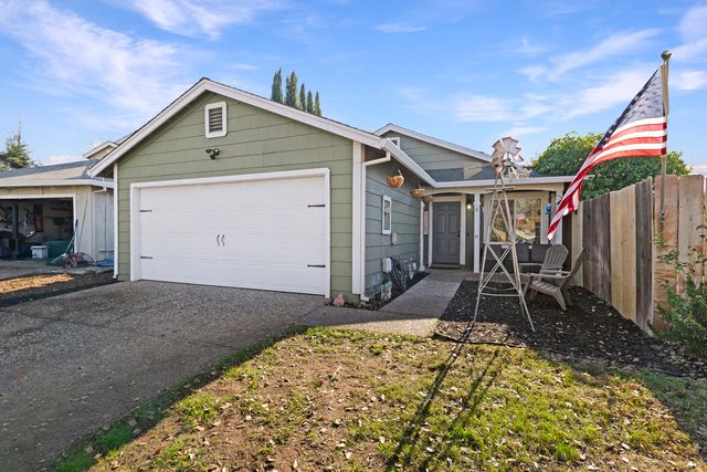 8 Olympus Ln - 003 Photos