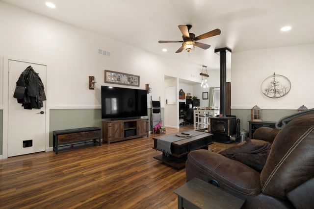 8 Olympus Ln - 008 Photos