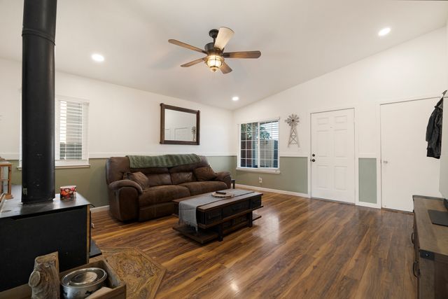 8 Olympus Ln - 010 Photos