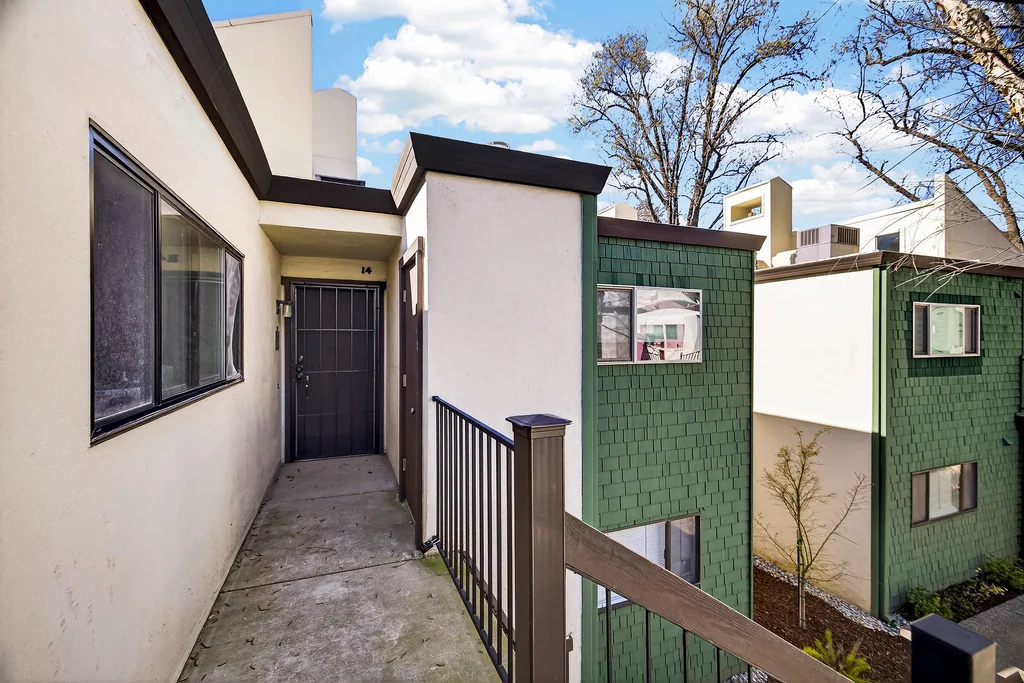 555 Vallombrosa Ave APT 14 - 005 (Photos)