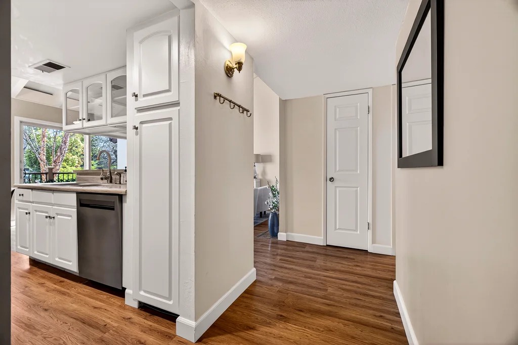 555 Vallombrosa Ave APT 14 - 006 (Photos)