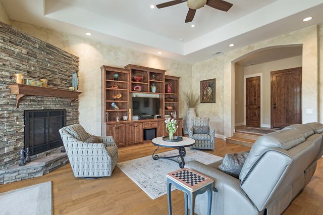869 Whispering Winds Ln - 12 Photos