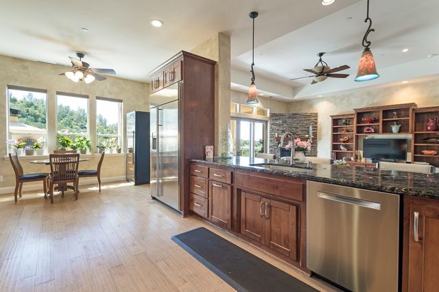 869 Whispering Winds Ln - 15 Photos