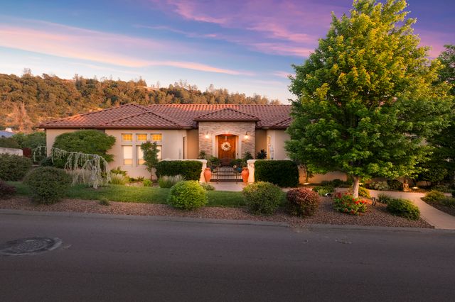869 Whispering Winds Ln - 75 Photos