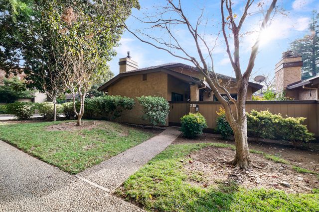 512 Wilshire Ct - 002 Photos