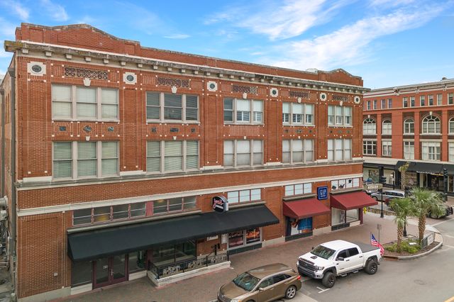 122 W Broughton St - 07 Photos