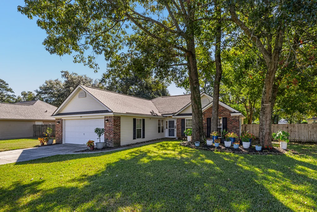 111 Ashwood Dr - 002 (Photos)