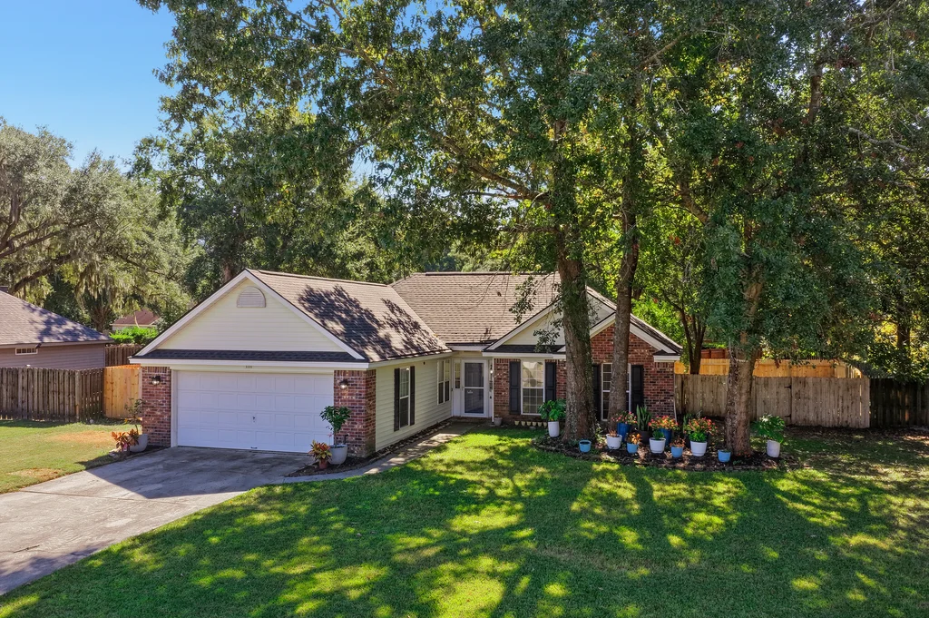 111 Ashwood Dr - 003 (Photos)