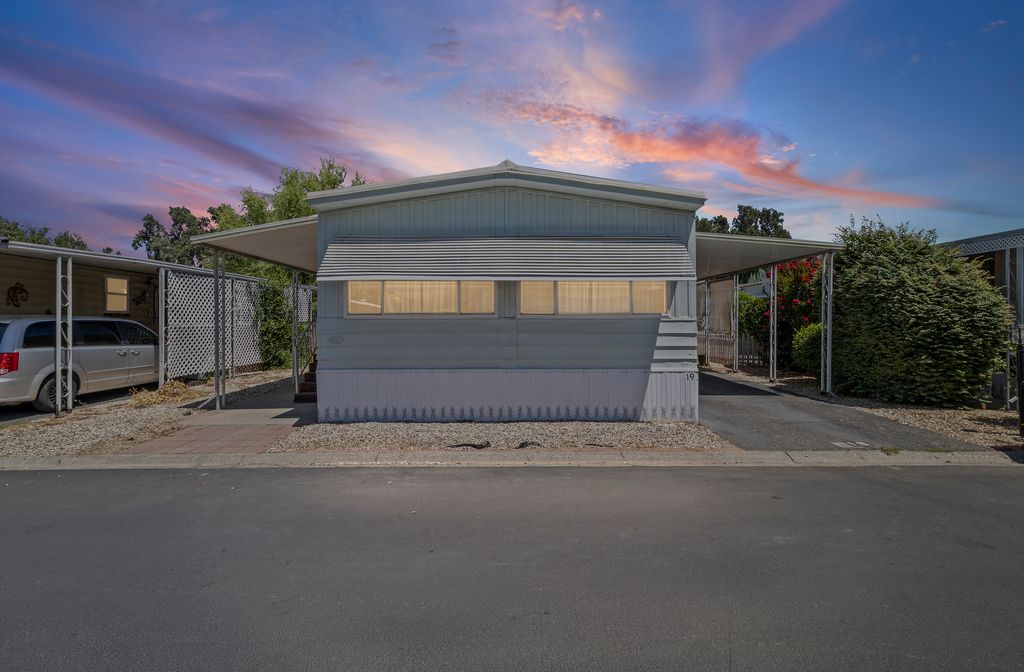 982 E Lassen Ave - 002 (Photos)