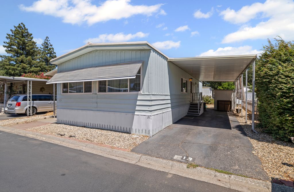 982 E Lassen Ave - 003 (Photos)