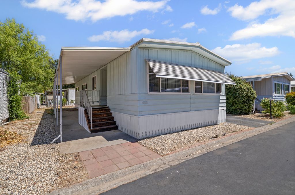 982 E Lassen Ave - 004 (Photos)
