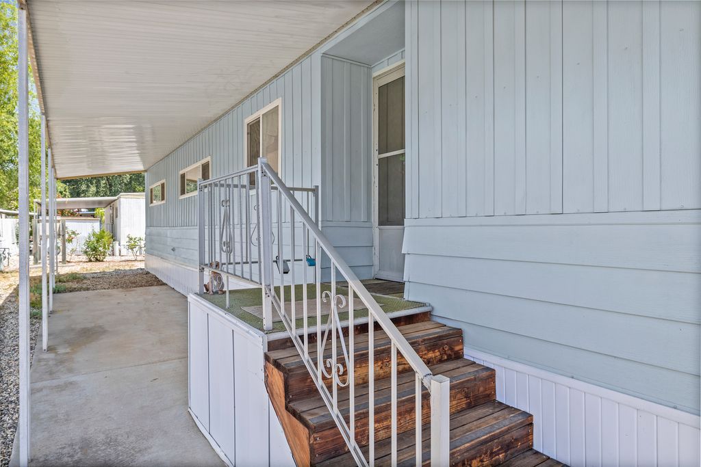 982 E Lassen Ave - 005 (Photos)