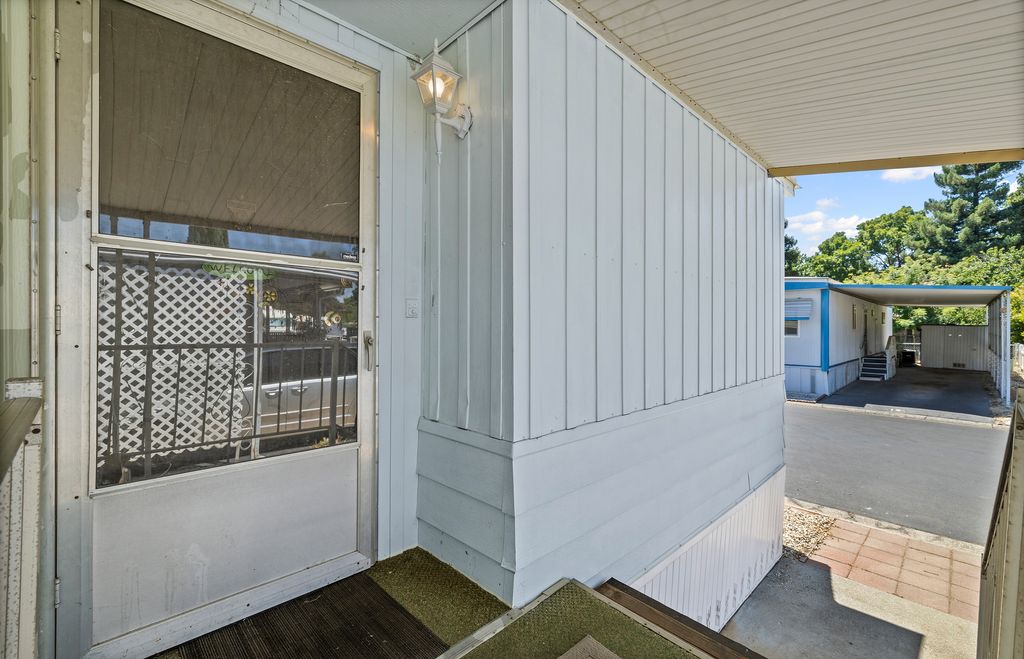 982 E Lassen Ave - 007 (Photos)