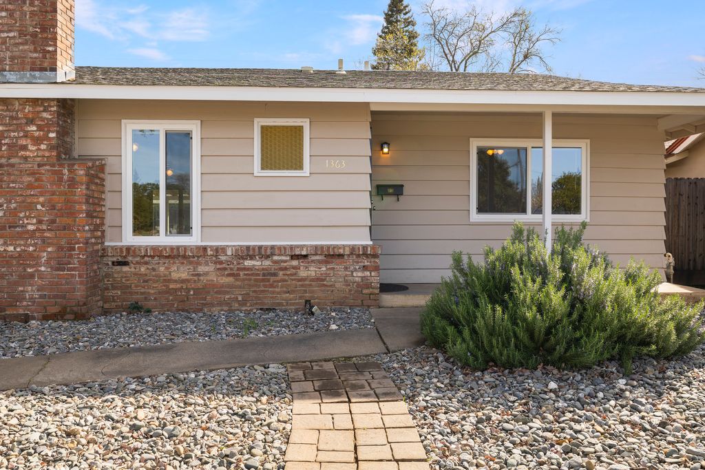 1363 Arlington Dr - 006 Photos