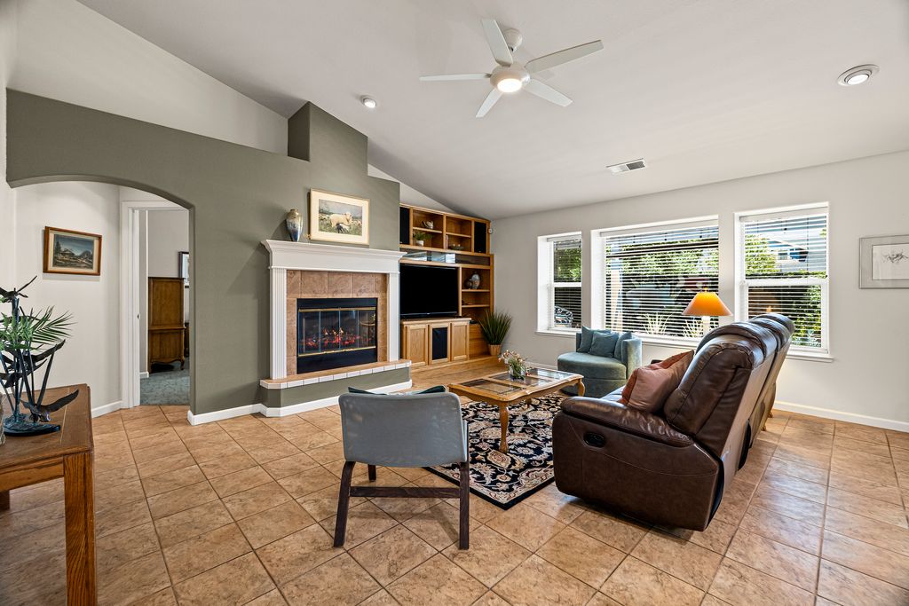 214 Windrose Ct - 013 (Photos)