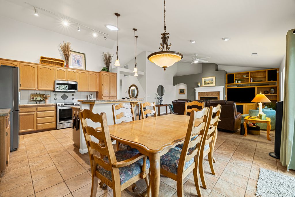 214 Windrose Ct - 026 (Photos)