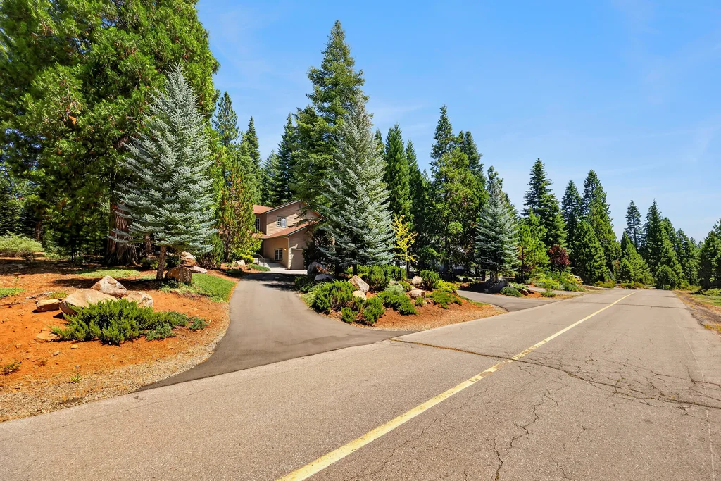 33 Manor Dr - 003 (Photos)