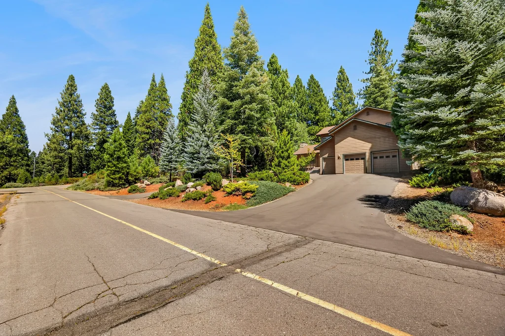33 Manor Dr - 004 (Photos)