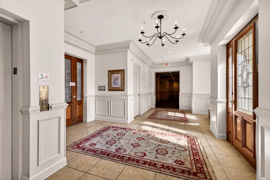 323 W Jones St APT 104 - 008 (Photos)