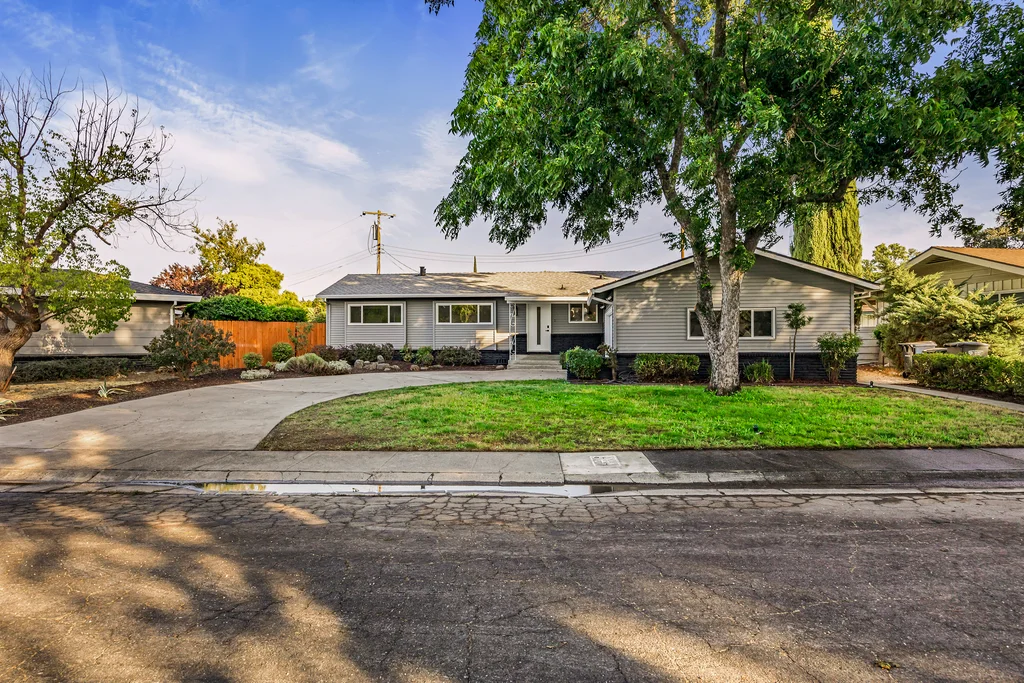 6877 Buena Terra Way - 002 (Photos)