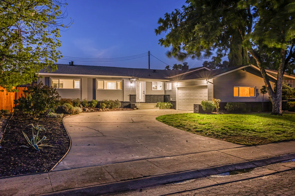 6877 Buena Terra Way - 004 (Photos)