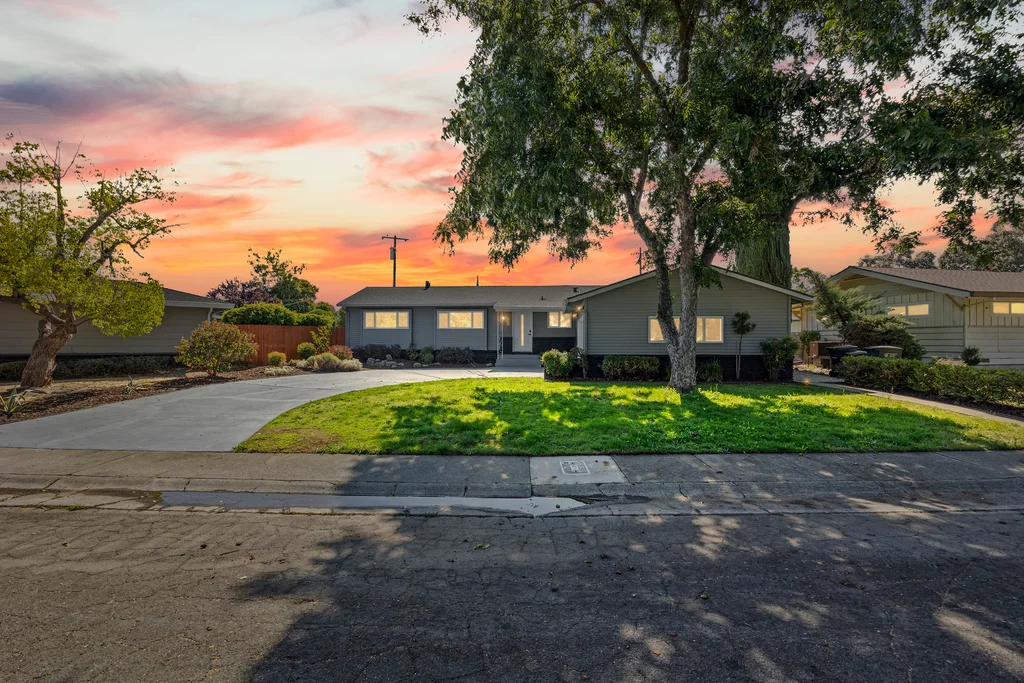 6877 Buena Terra Wy - 002 (Photos)