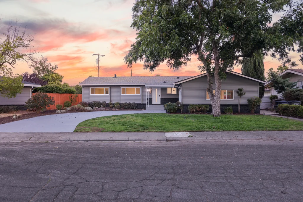 6877 Buena Terra Wy - 003 (Photos)