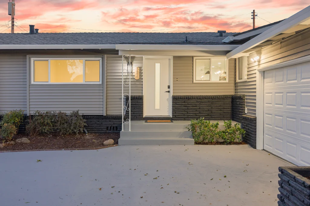 6877 Buena Terra Wy - 006 (Photos)