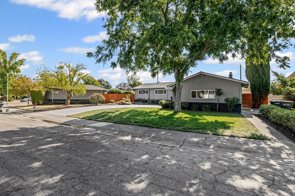 6877 Buena Terra Wy - 007 (Photos)