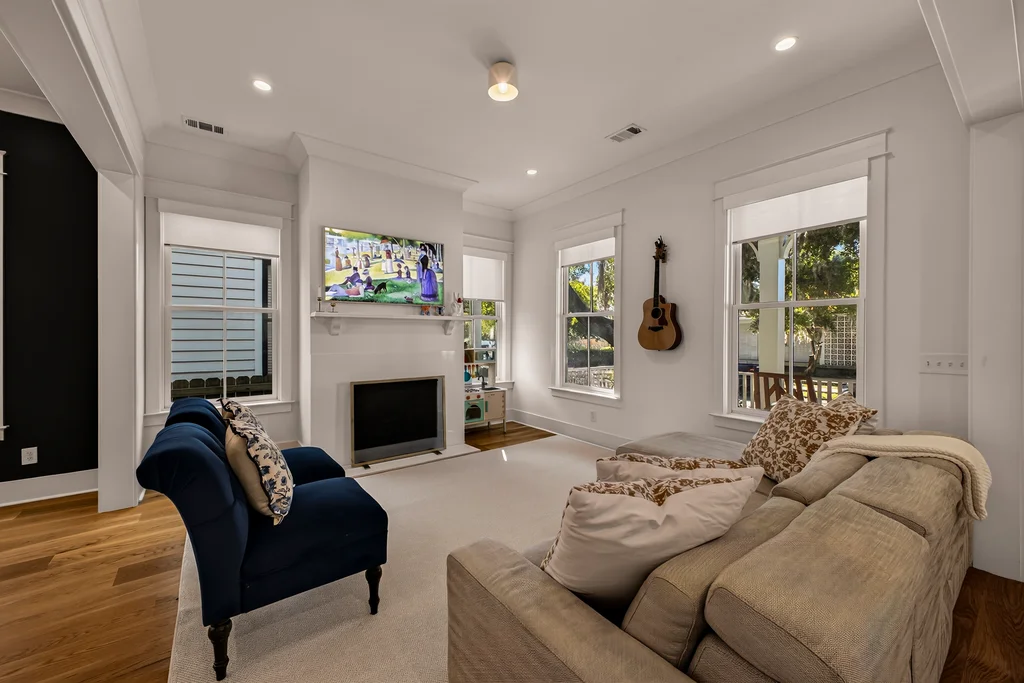 110 E 38th St - 010 (Photos)
