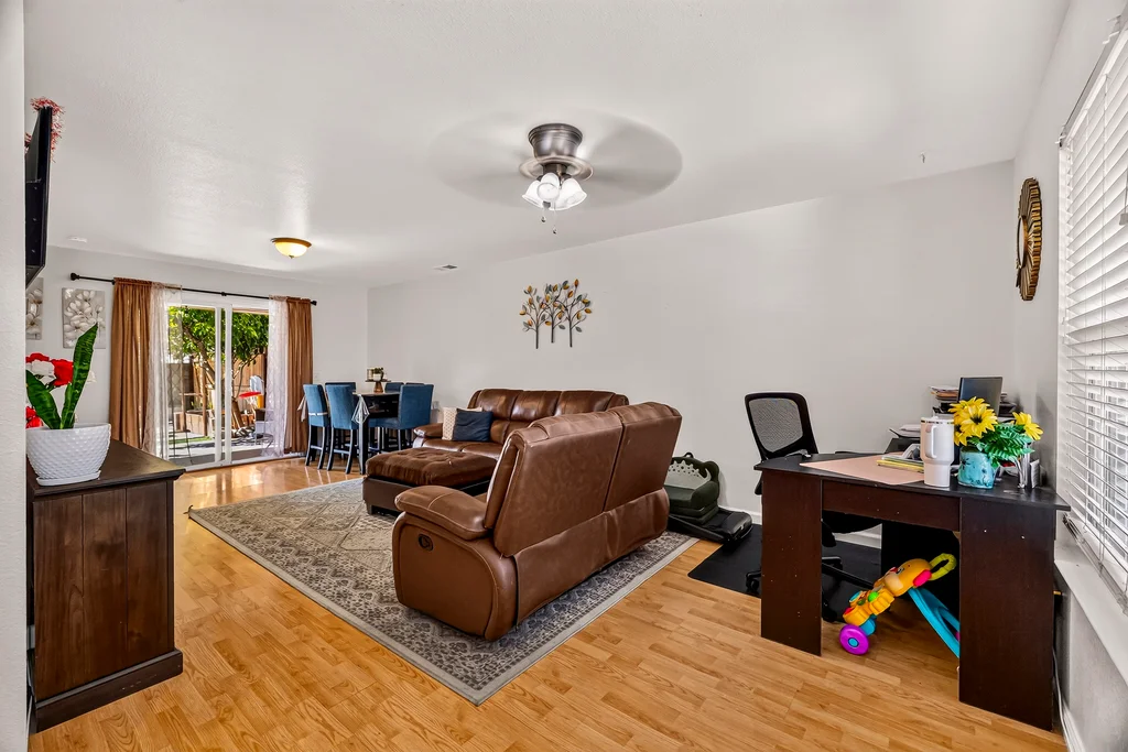 2099 Hartford Dr - 010 (Photos)