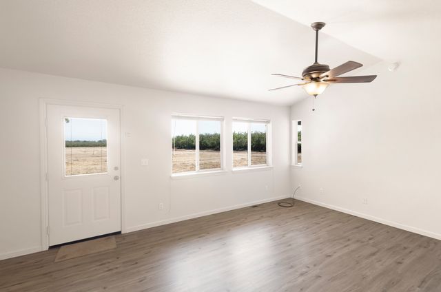 25170 Moller Ave - 09 Photos