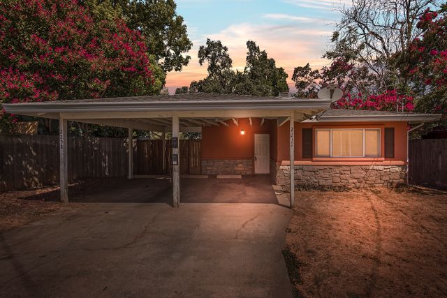 2232 Park Ave - 02 Photos