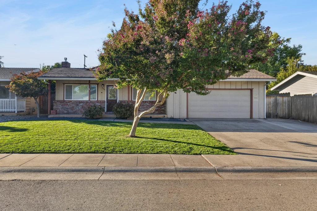 1361 Arlington Dr - 001 (Photos)
