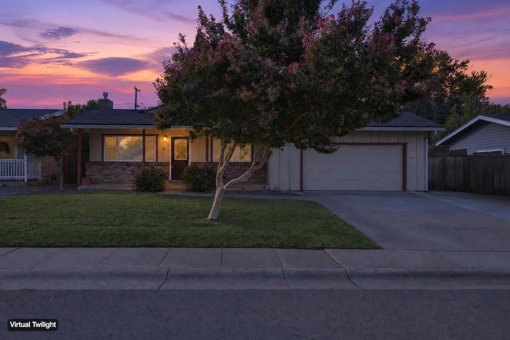 1361 Arlington Dr - 002 (Photos)