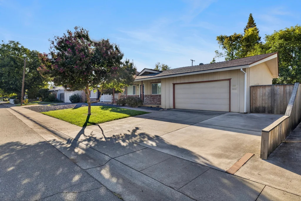 1361 Arlington Dr - 004 (Photos)