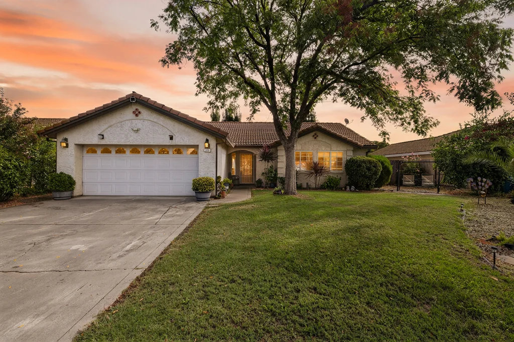 323 Woodhaven Dr - 002 (Photos)