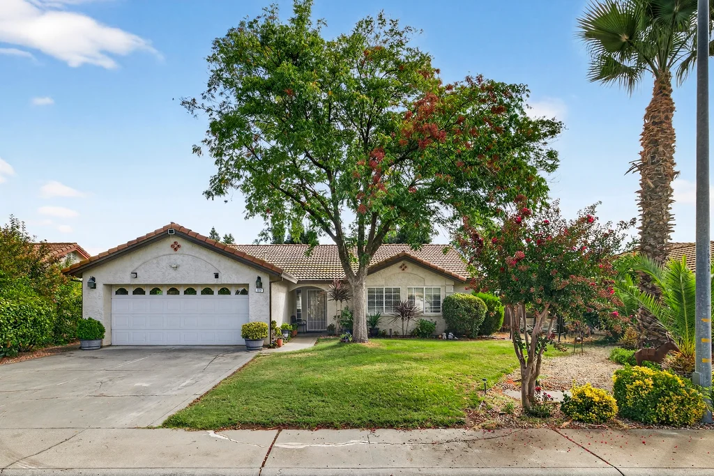 323 Woodhaven Dr - 003 (Photos)