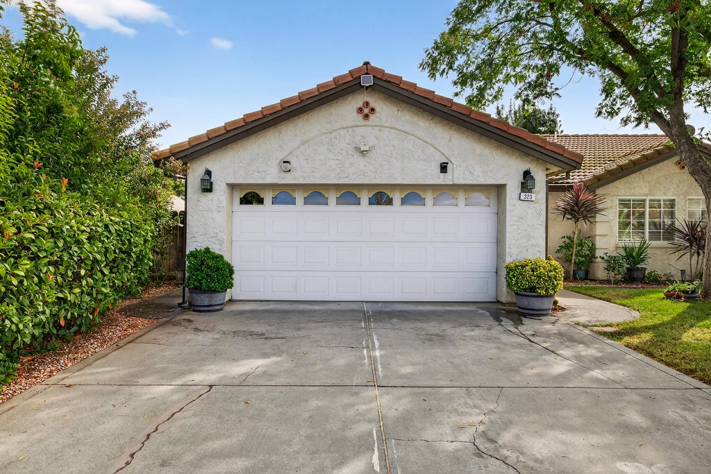 323 Woodhaven Dr - 007 (Photos)