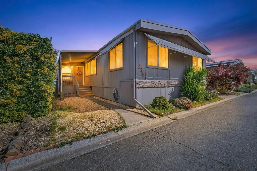 701 E Lassen Ave - 002 (Photos)