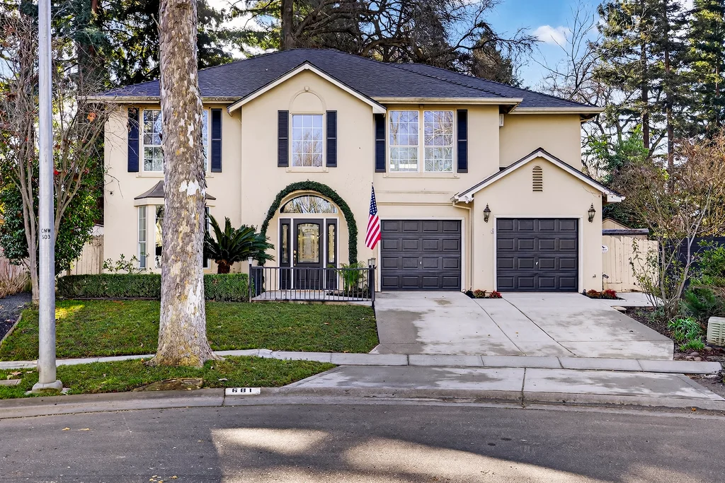 681 Cromwell Dr - 001 (Photos)