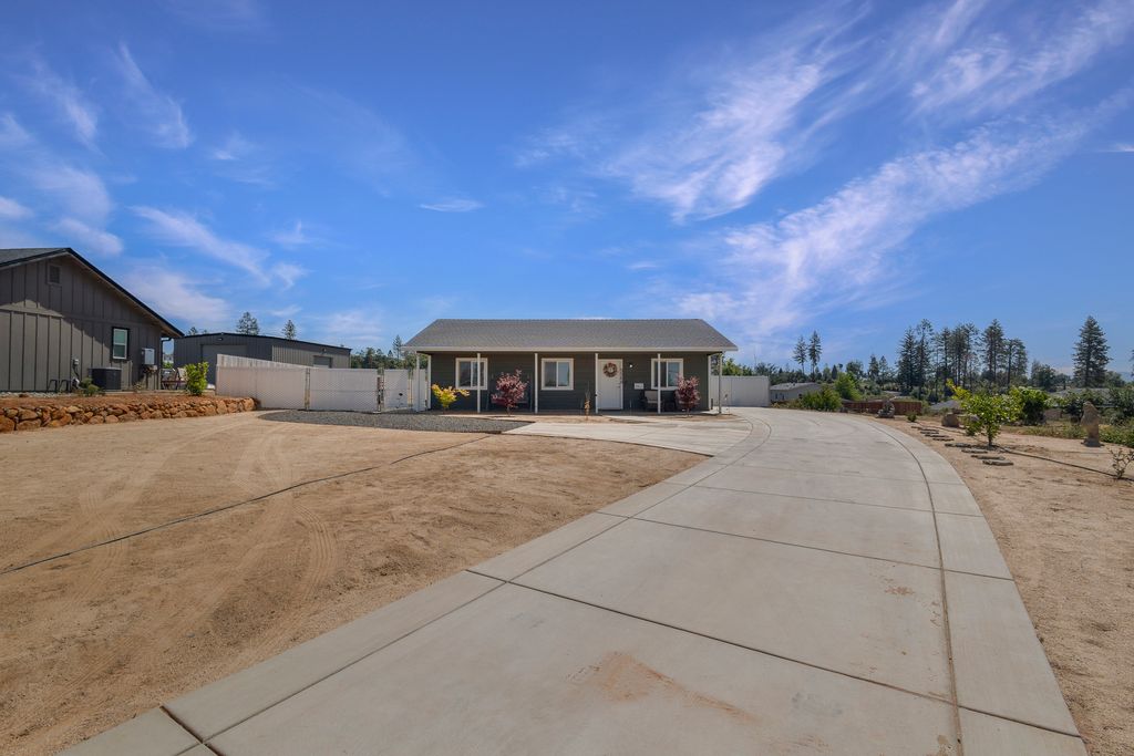5568 Newland Rd - 003 (Photos)