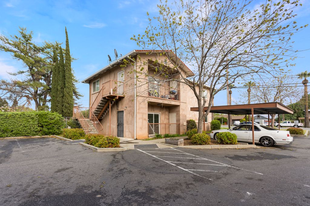 70 Grand Ave - 001 Photos
