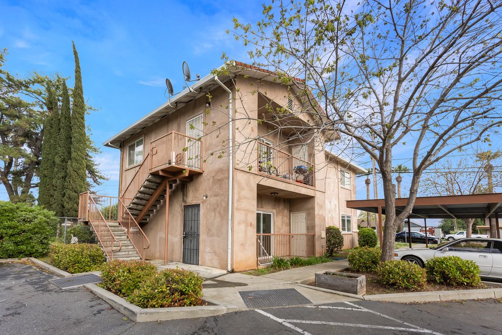 70 Grand Ave - 003 Photos