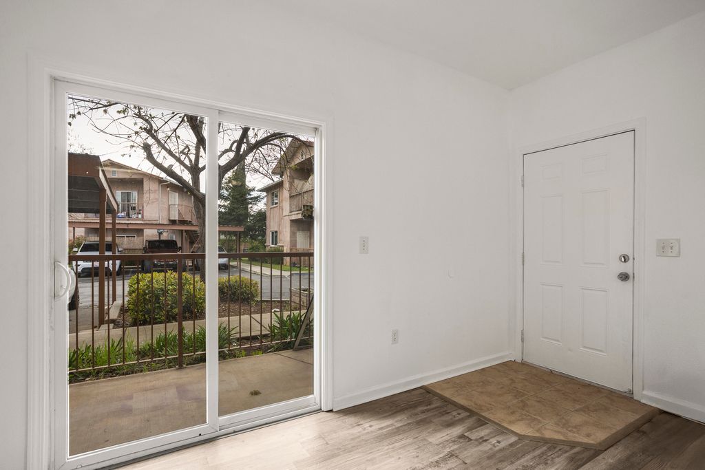 70 Grand Ave - 007 Photos