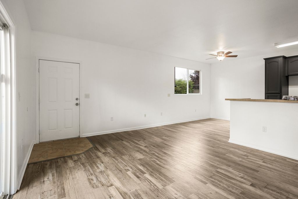 70 Grand Ave - 010 Photos