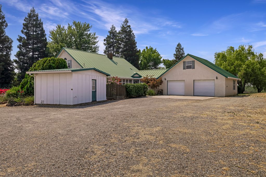 24515 Moller Ave - 001 (Photos)