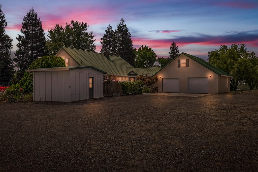 24515 Moller Ave - 002 (Photos)