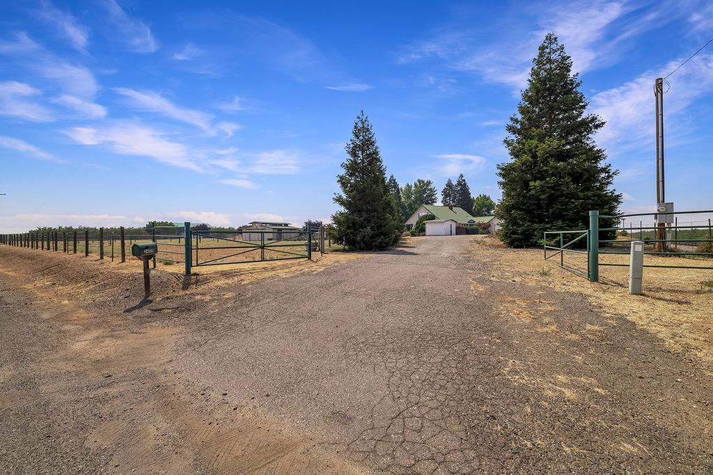 24515 Moller Ave - 003 (Photos)