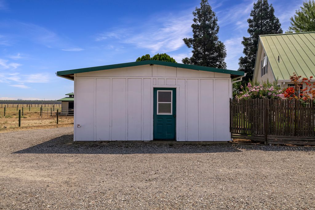 24515 Moller Ave - 006 (Photos)